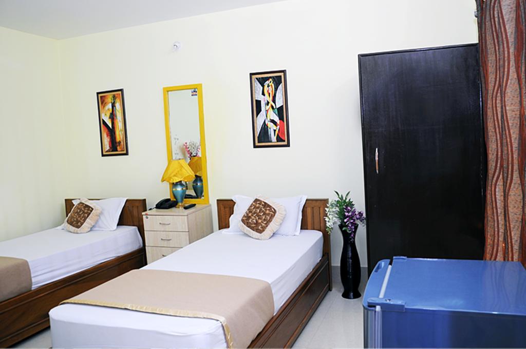 Hotel Pine Yard Tezpur Room photo