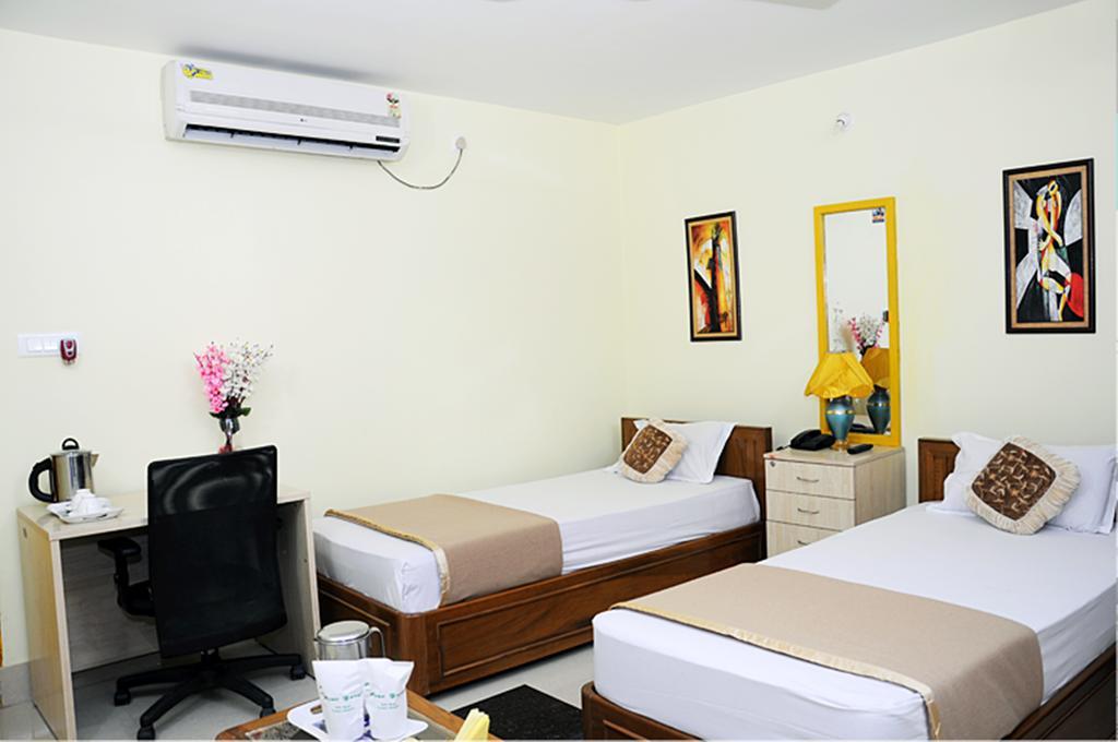 Hotel Pine Yard Tezpur Room photo