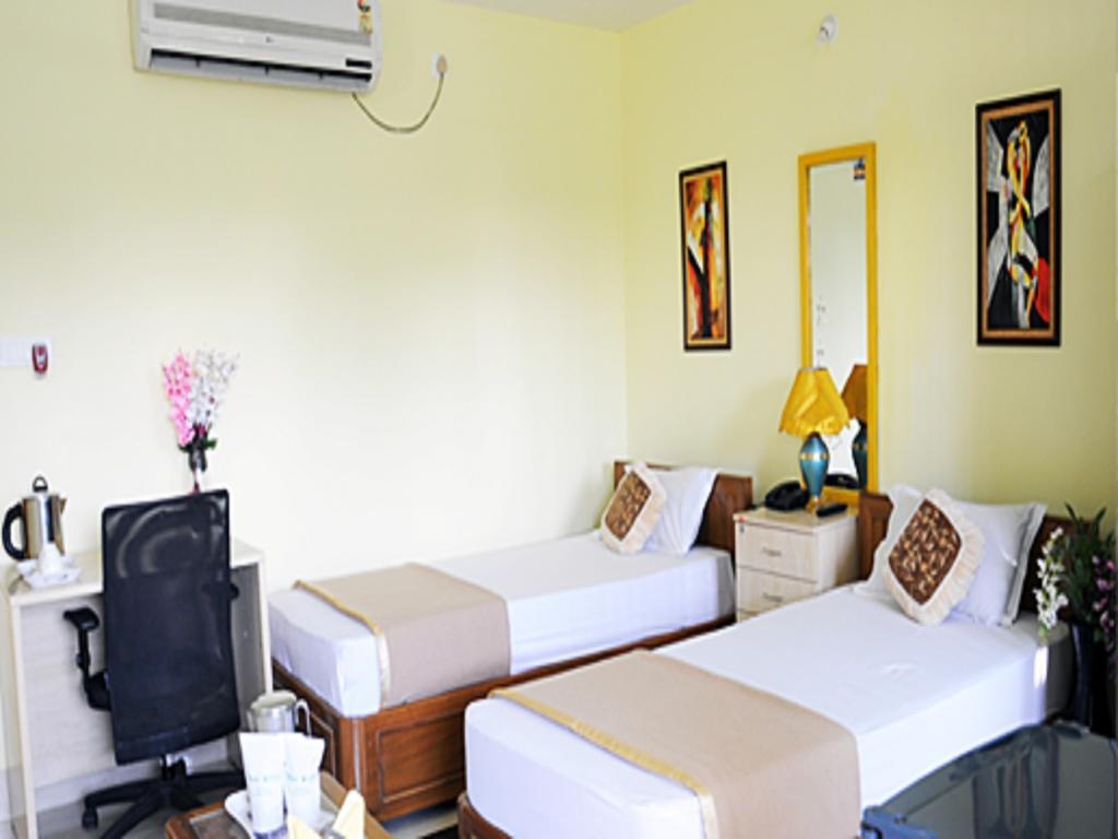 Hotel Pine Yard Tezpur Room photo